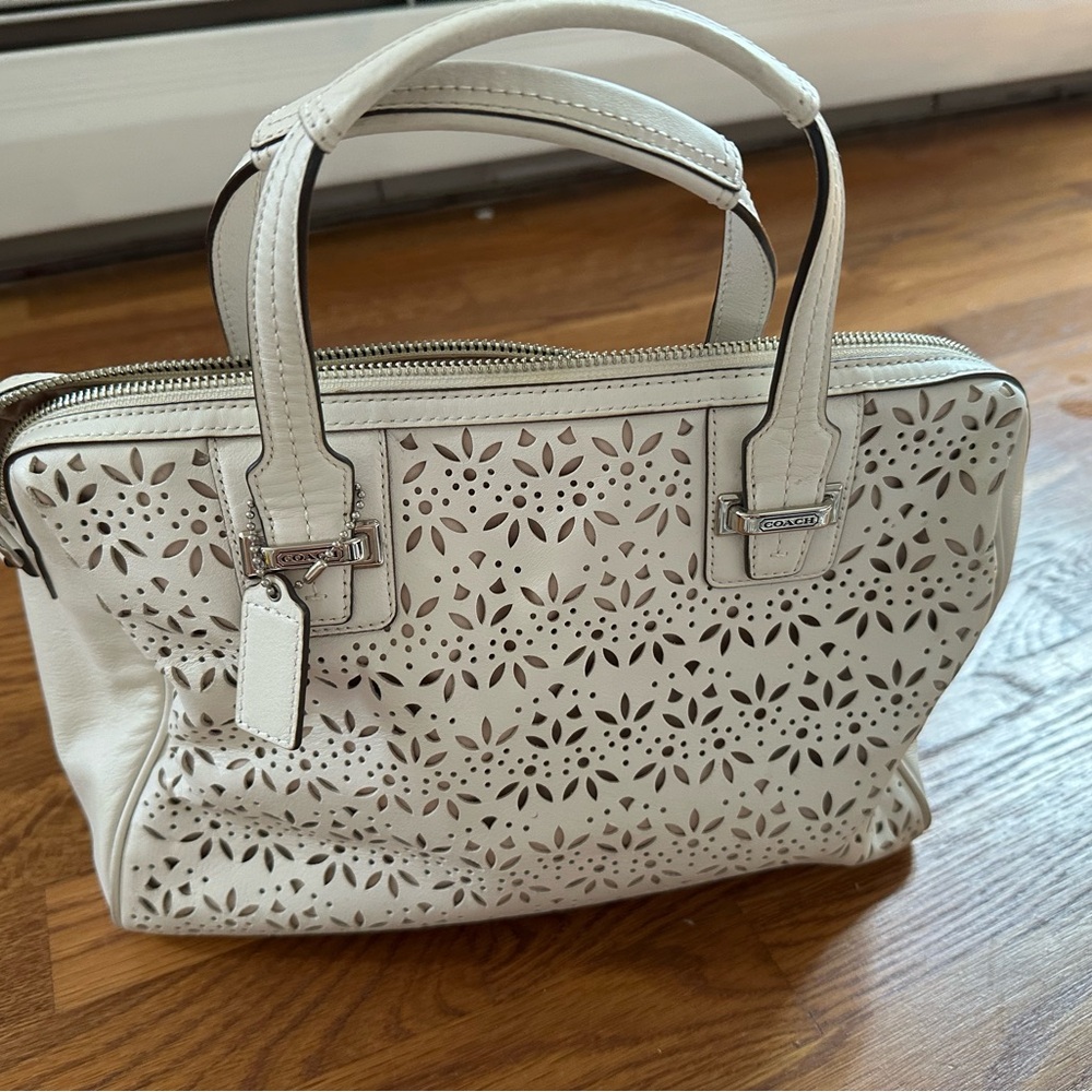 Coach- Chic White Handbag with Cutout Design